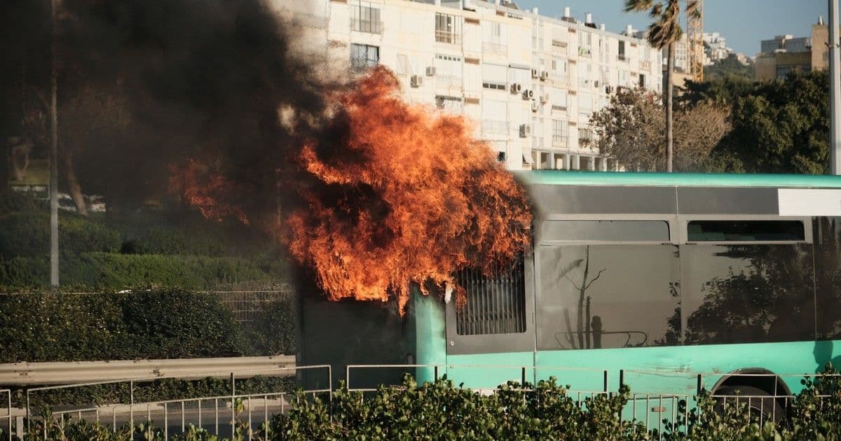 Tűzvész a fővárosban: buszok lángoltak Budapest szívében!