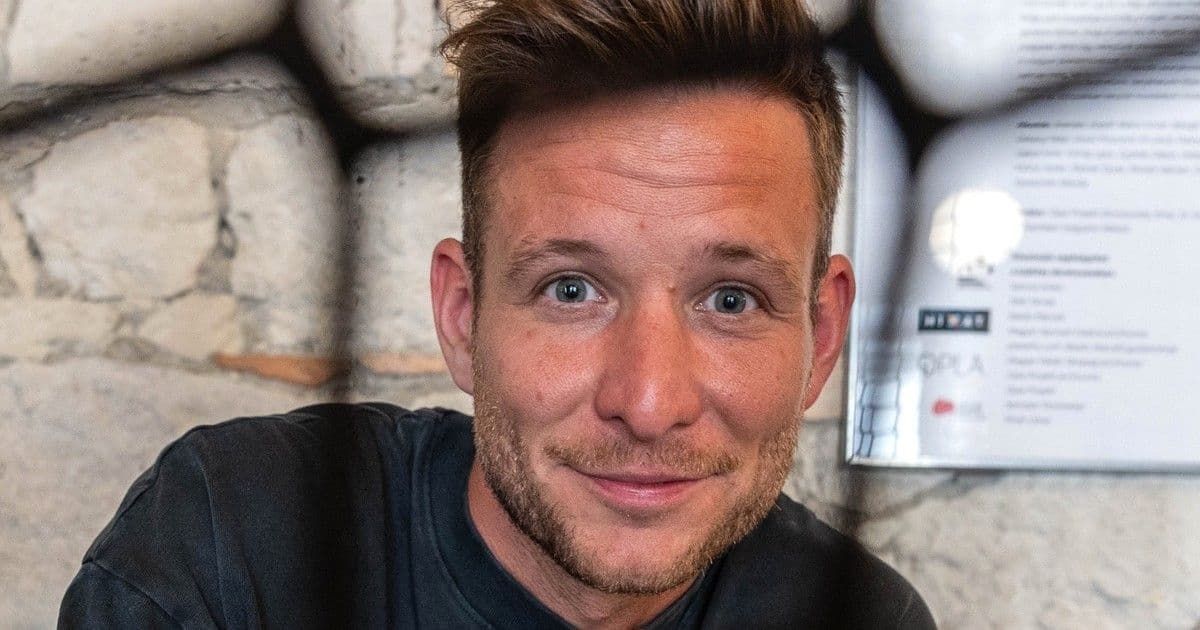 Istenes Bence gyermekkori fotója felrobbantotta az internetet: te felismernéd?