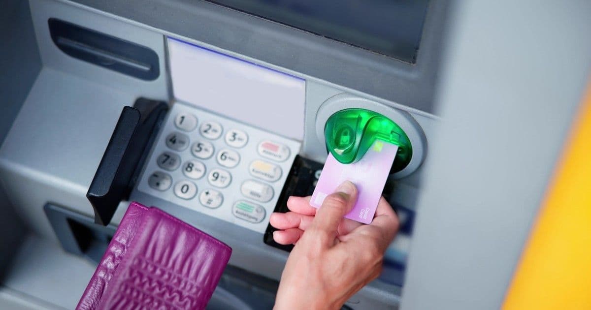 Nyugdíjasok figyelem! Így spórolhatnak ezreket a bankszámlájukon