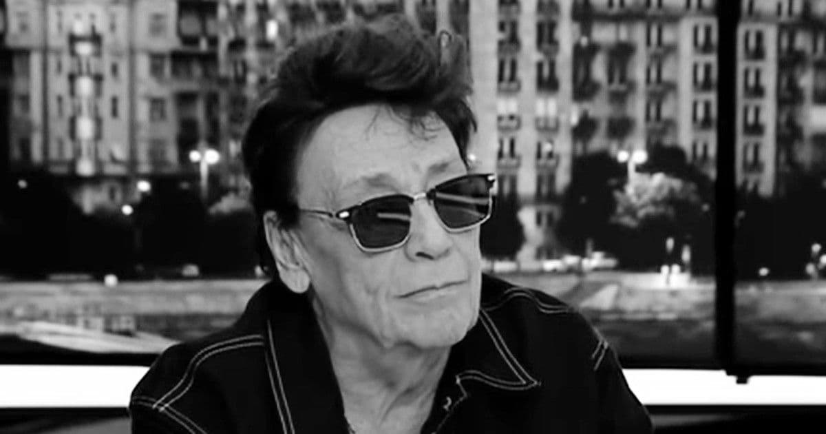 Könnyek és mécsesek: Fenyő Miklós búcsúztatása a Hősök terén