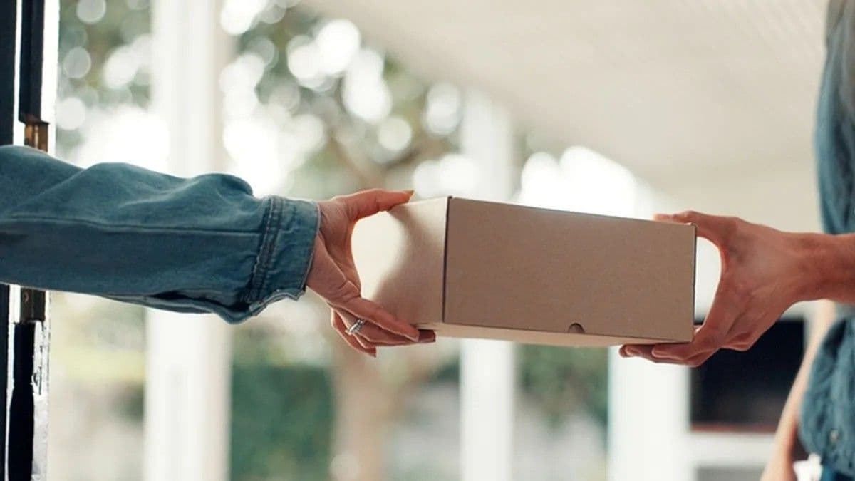 DPD-botrány: Ügyfelek haragja zúdul a futárcégre - Miért késnek a csomagok?