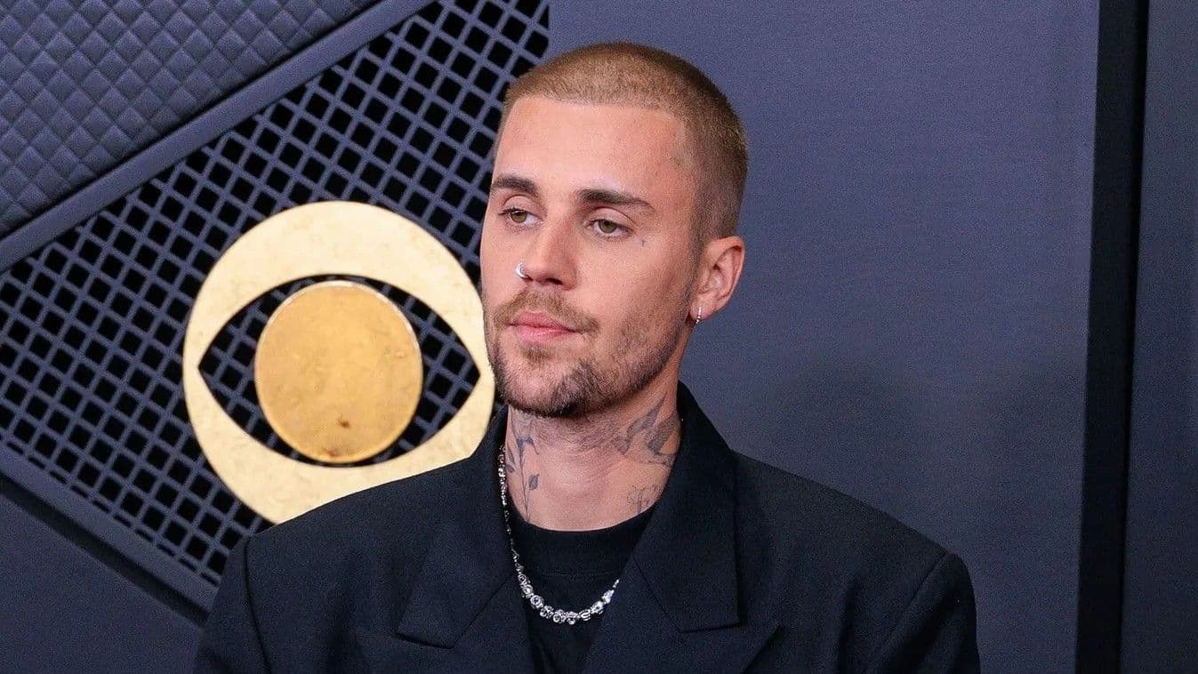 Justin Bieber kitörése: vacsora közben robbant a paparazzik miatt!