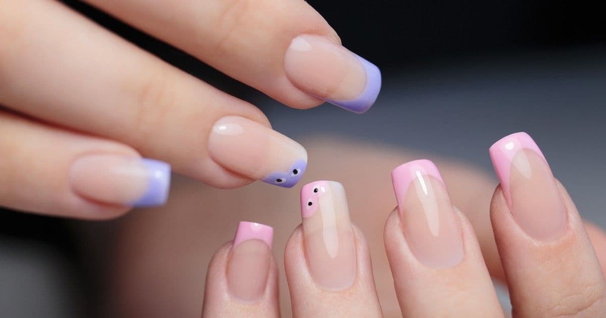 Pöttyös manikűrök, amikkel 2026-ban egyszerűen nem lehet melléfogni