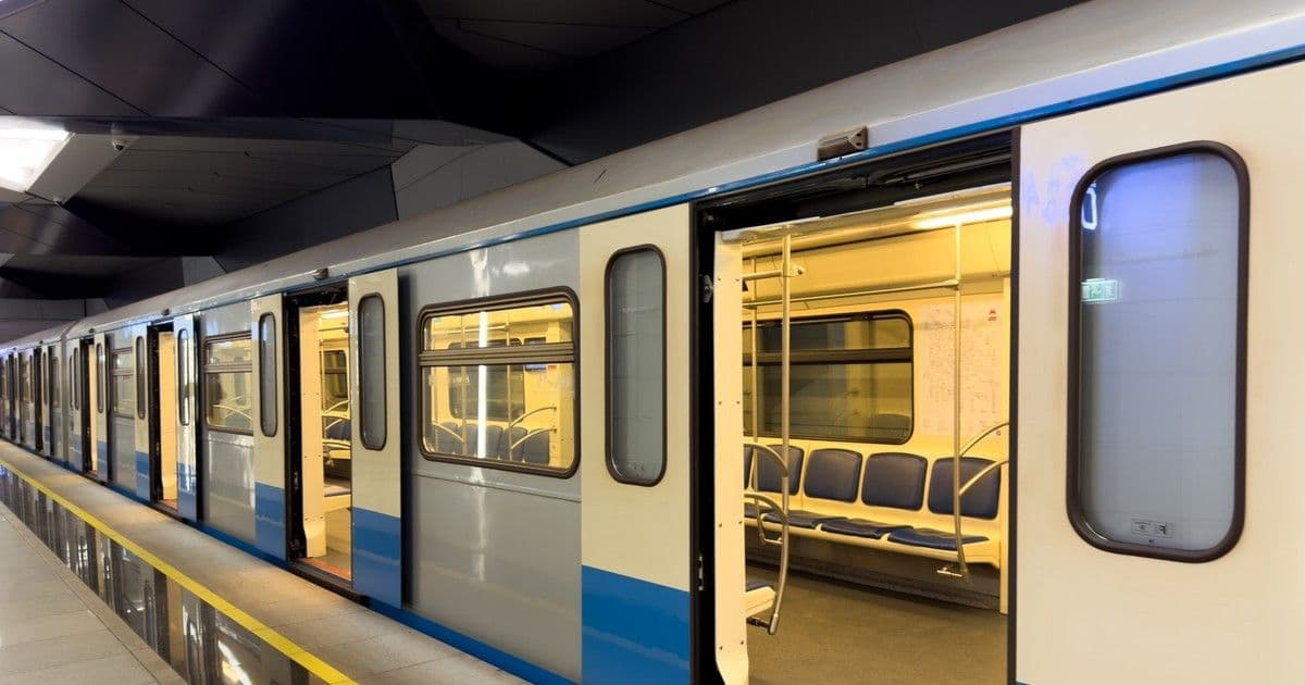 Drámai pillanatok a 3-as metrón: Rosszul lett egy utas, leállt a forgalom!