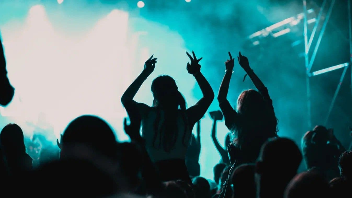 Retró kvíz: te ismered a '90-es évek legjobb magyar dalait?