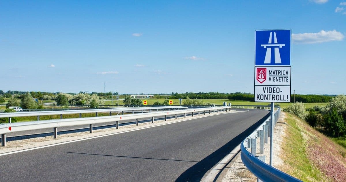 Autópályán lassúzni? Kiderült, mennyibe kerülhet a cammogás!