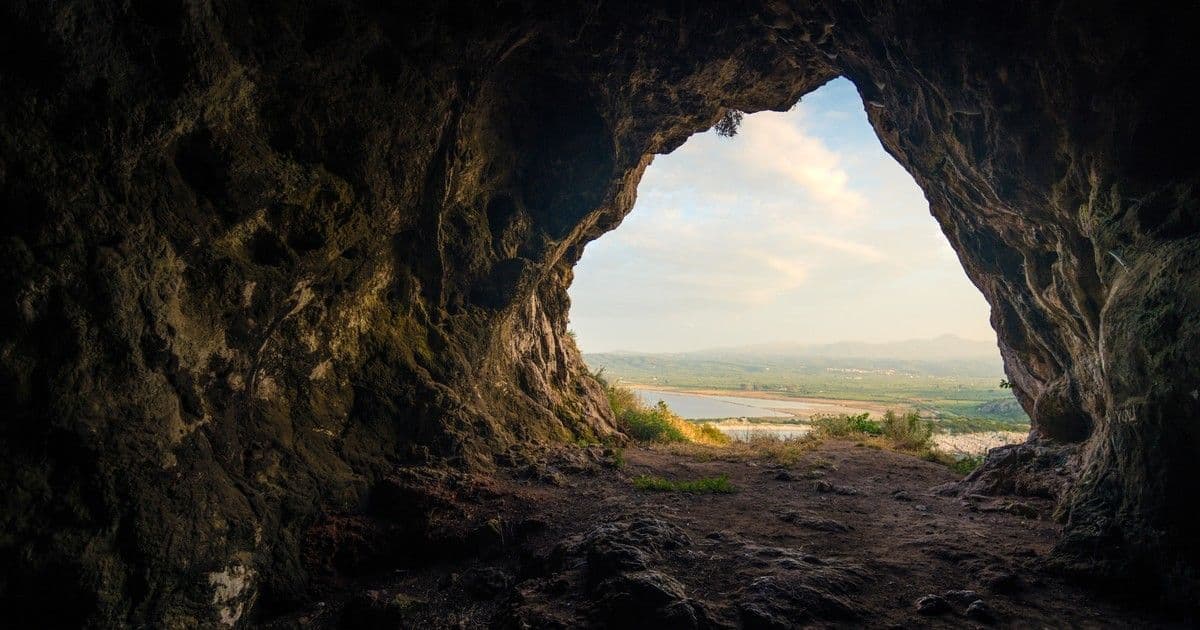 A férfi, aki saját világot teremtett: 50 éve a barlang mélyén él