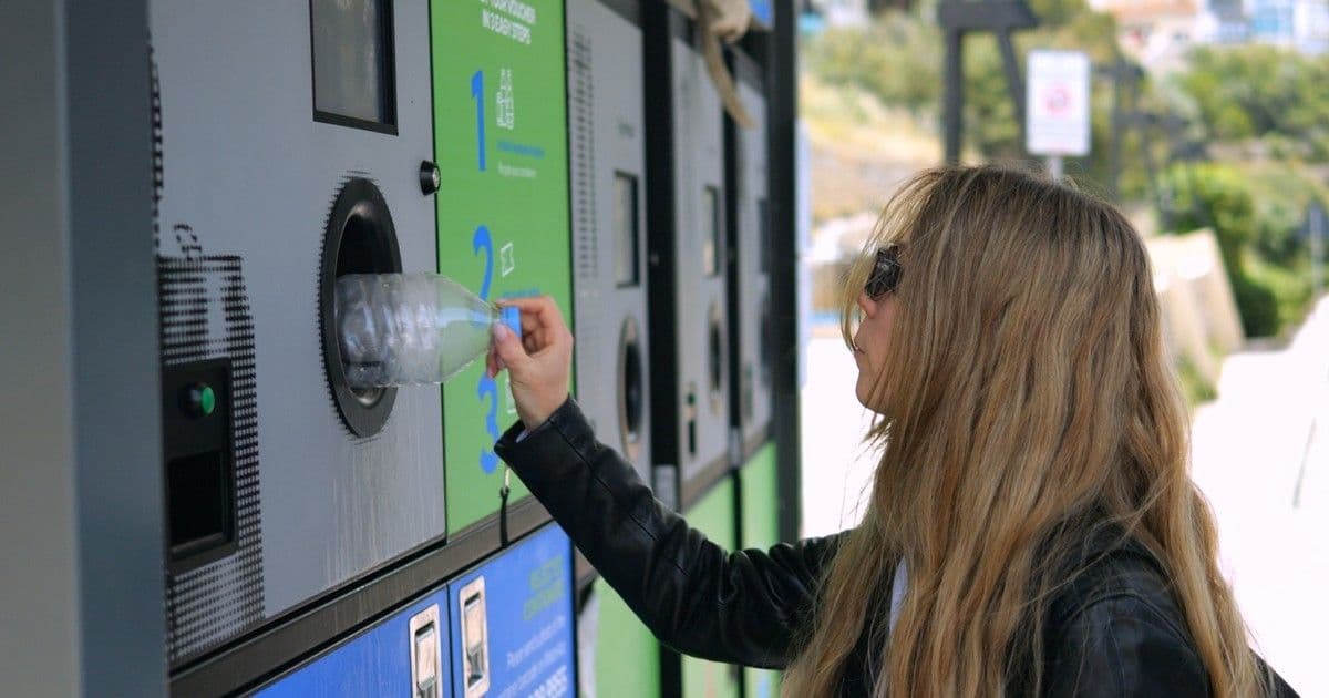 Üvegvisszaváltás forradalma: Ennyit kaszálhatsz szeptembertől!