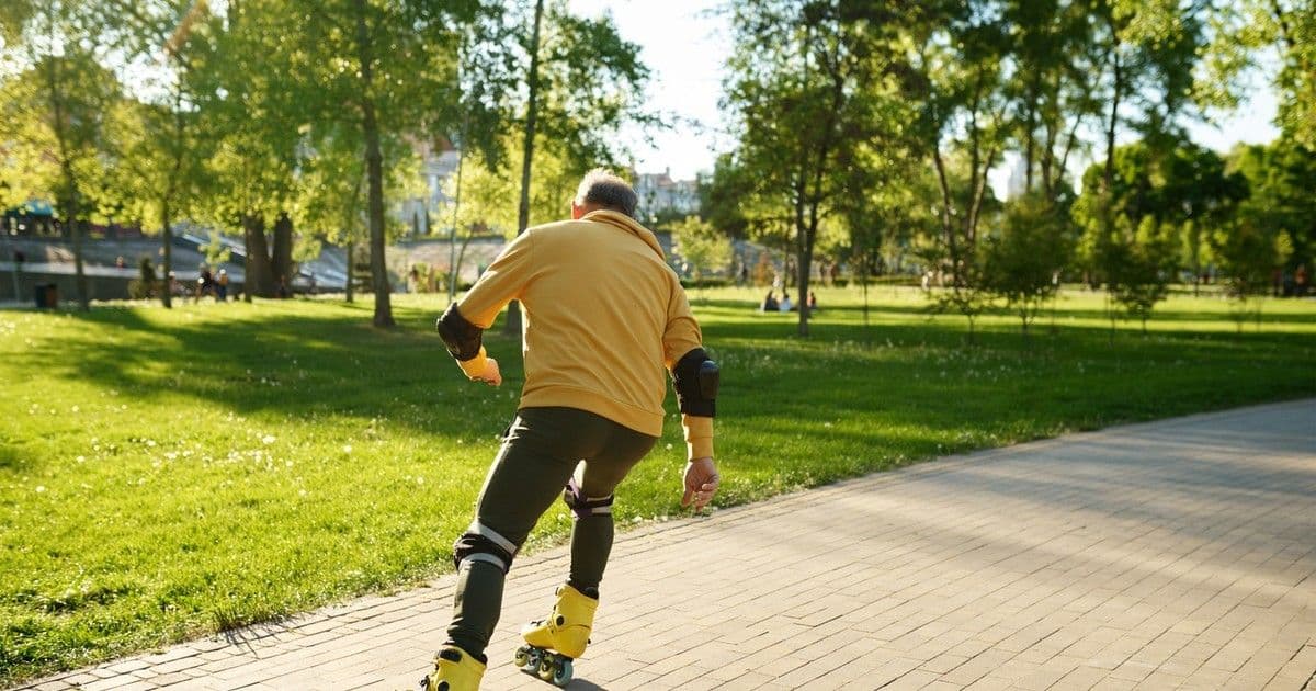 Felejtsd el a sétát! Ez a gyakorlat varázsolja újjá a 60 felettiek lábait