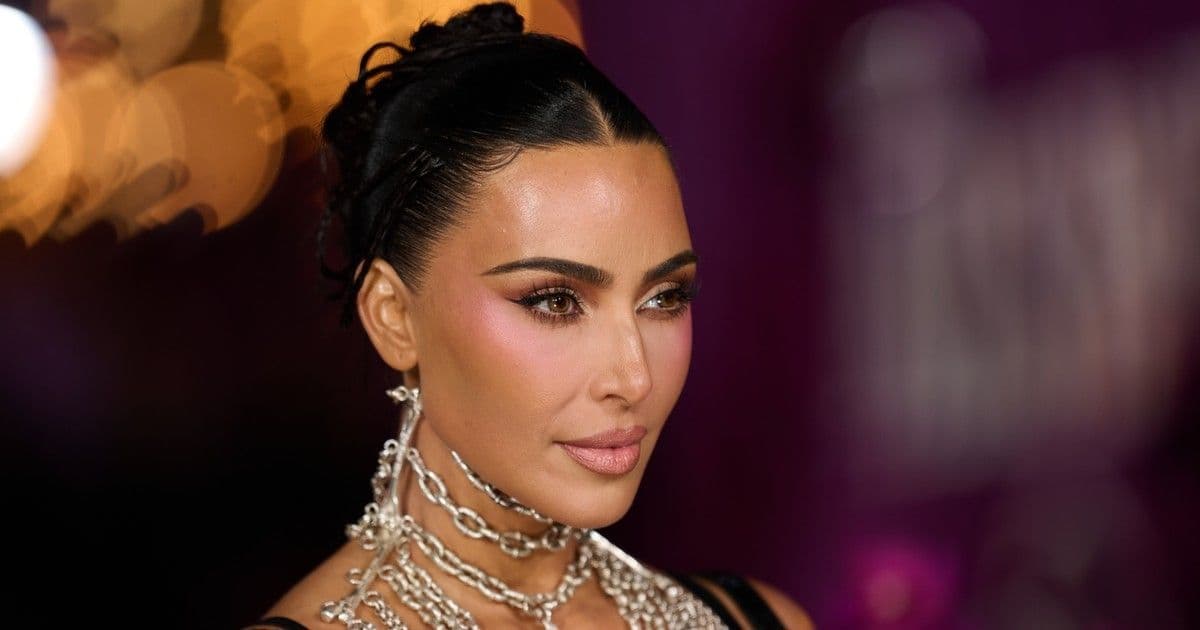 Kim Kardashian éjszakai sminkszokása: bőrproblémák veszélye fenyegeti a sztárt!