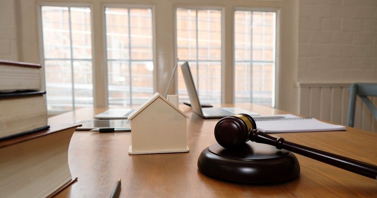 Hogy mi?! Mától 260 ezer forintért árul házat a NAV  – Itt a teljes lista