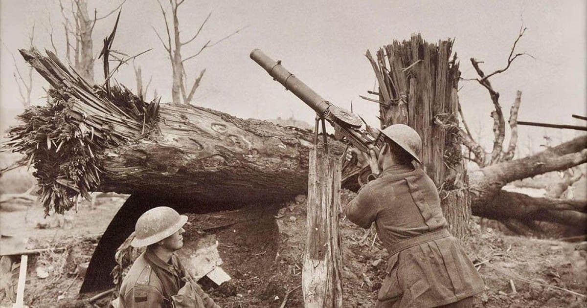 A fegyver, amit túl jónak találtak: Miért törölték ki a Lewis-géppuskát a történelemből?