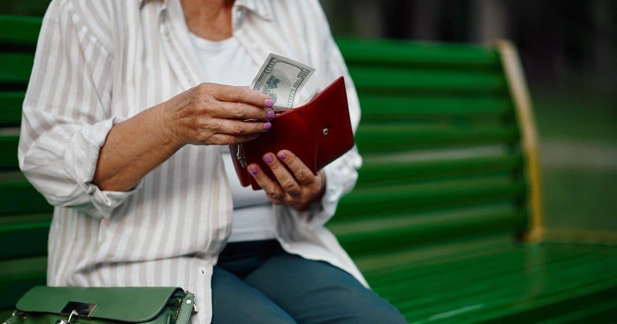 Özvegyi nyugdíj: 7 kritikus tényező, amit minden igénylőnek ismernie kell