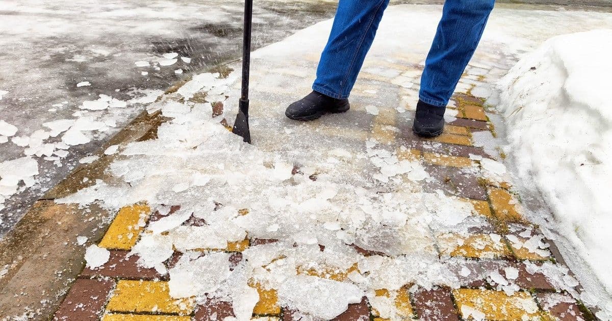 Elképesztő felfedezés: Így olvaszd el a jeget só nélkül!