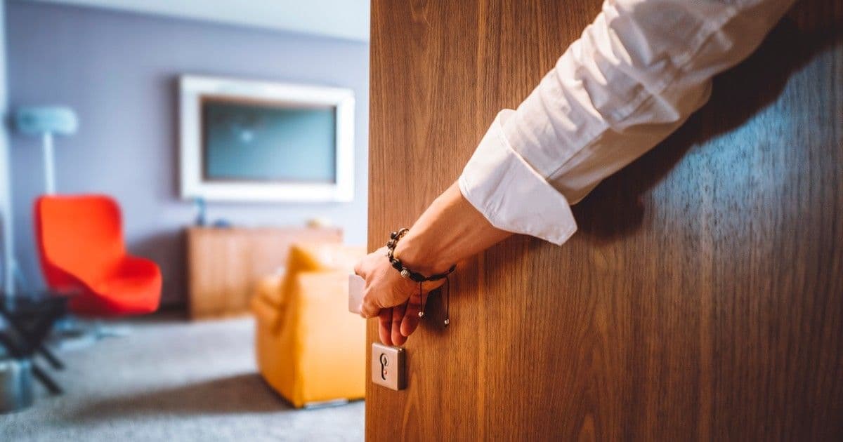 Döntött a bíróság: Nem zárhatják be kulccsal a bejárati ajtajukat a lakók, itt az indoklás