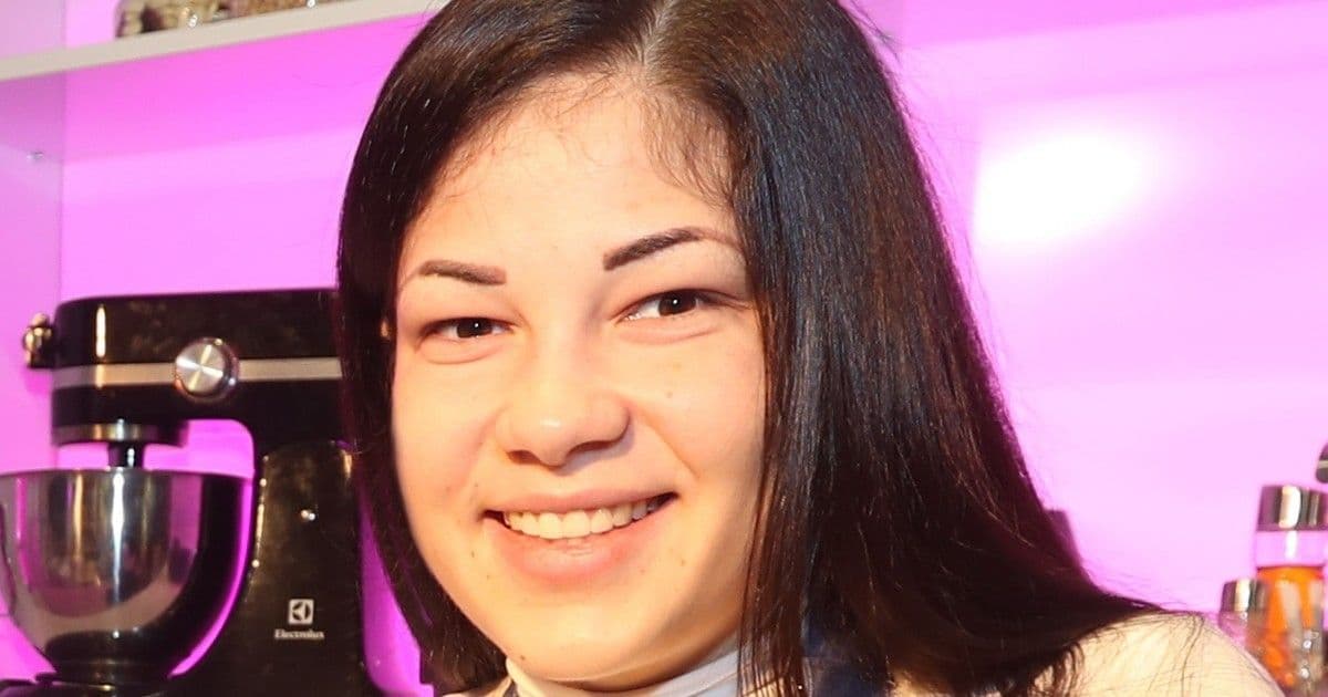 Földbe gyökerezett a lábunk, amikor megláttuk Gáspár Evelint. Teljesen tisztán látszik már rajta