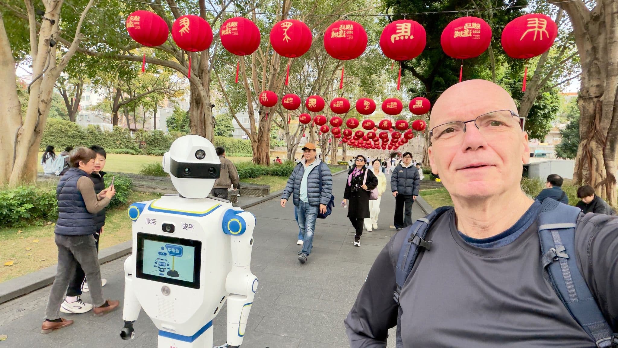 Ki fizeti majd a nyugdíjasok kenyerét? – A robotpincértől az algoritmus-SZJA dilemmáig