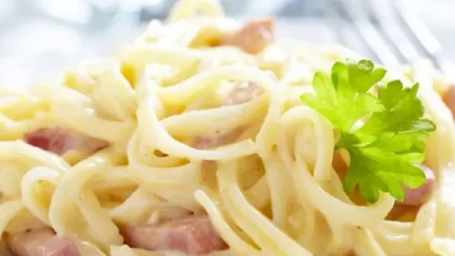 Sajtos-tejfölös tészta újragondolva: 5 titkos összetevő, amitől megőrülsz!